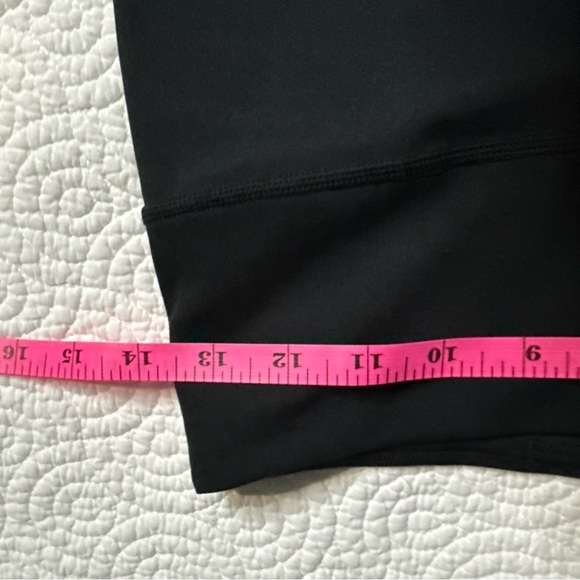 Sleek Black Bike Shorts with Moisture-Wicking Fabric and Stretch Fit - Picture 6 of 11